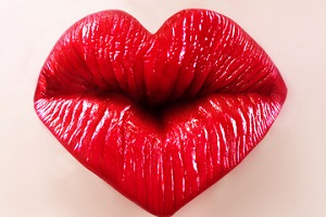Zoom sur des lèvres avec rouge à lèvres
